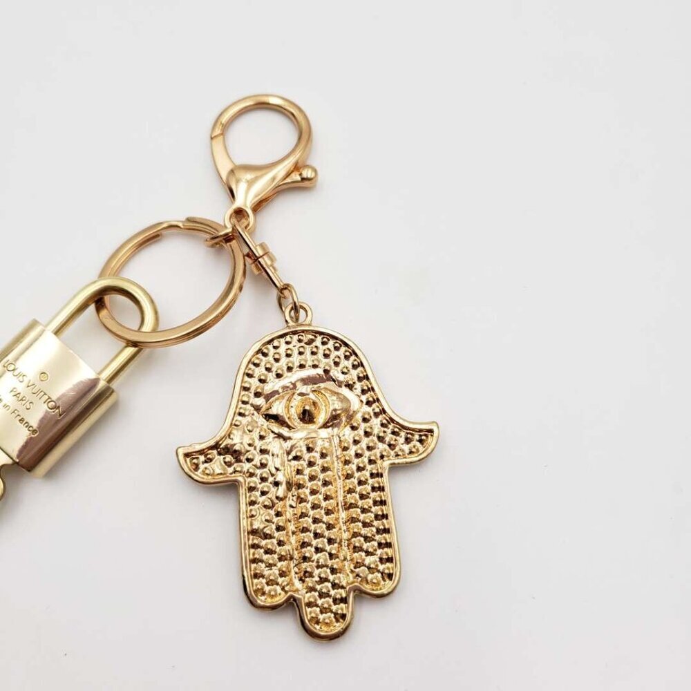 LV Authentic Gold Padlock 🔒 Key Set w/ Unbranded Evil Eye Keychain Charm - Picture 4 of 9